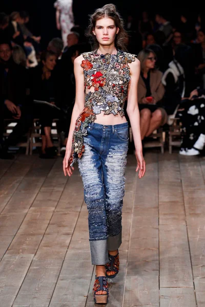 Look 29